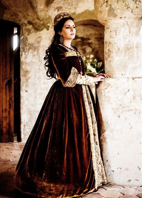 abiti stile tudor|tudor ladies outfits uk.